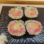 鮨舳 - トロたく太巻き