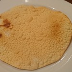 バルピパル キッチン - サービスでいただいた豆のせんべい
