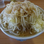 豚星。 - トッピングは「ニンニク、アブラ」