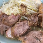 ラーメン二郎 - ブタ入り