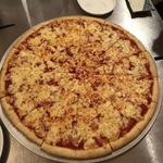 PIZZA Q - でかいアメリカンピザ