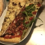 PIZZA Q - こちらもアメリカンピザ
