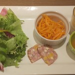 カフェ＆ダイニング KinKura - サラダプレート 100円