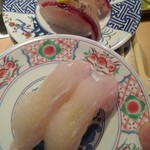 廻鮮寿司 塩釜港 - 飛び魚、マコガレイ