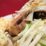 ラーメン二郎 - 豚の厚み