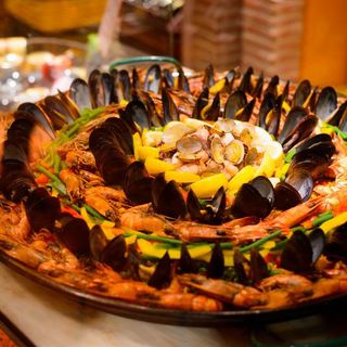 名物★特大パエリアはパーティーの主役に大好評！
