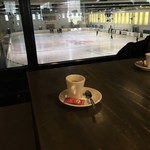 Palaghiaccio di Aosta - ART ON ICE AOSTA - ピスタ(Pista)を眺めながら