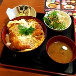 焼き鳥 居酒屋 とり鉄 上野御徒町中央通り店 - チキンカツ丼