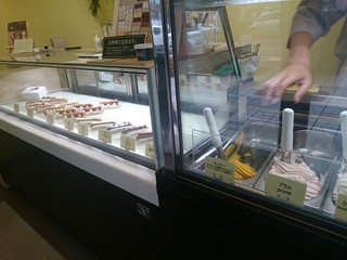 Patisseries Glaces Kisetsu - 店内の様子