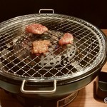 yakinikugyuukaku - 肉焼いてます