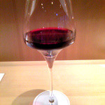 プエンテ・ネグロの2010年。グラスが特徴的。