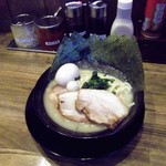 Yokohama Ie Keira Mem Majiya - MAXラーメン　900円