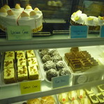 Dong Po Colonial Cafe - 老舗らしく、1950～1960年代のレシピそのままの素朴で手作り感溢れる昔ながらのお菓子（その1）