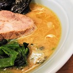 武蔵家 - 武蔵家の中では雑味がなくバランスがいいスープ。