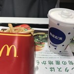 マクドナルド - 2018/06 スマホのマクドナルドの公式アプリ McDonald’s Japanのクーポンで、マックフライドポテト L 190円と甘酸っぱいクリーミーな舌触りのひんやり…期間限定のマックシェイク×カルピス 120円