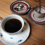 喫茶 むぎまめ舎 - 京都 六曜社のコーヒー 単品 450円
      食べログでも評価の高いですね、
      深煎りタイプでバランス◎
      ご店主さんの縁で使われているそうです。