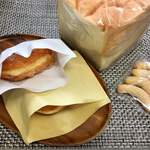 喫茶 むぎまめ舎 - ドーナツ2種に食パンとクッキーを購入