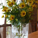 杜の小路 - テーブルの上の花