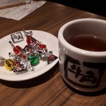 Gyuukaku - 食後のサービスのお茶とチョコ♡