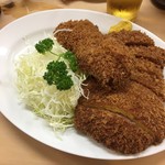 丸八とんかつ店 - キャベツはお代わりできますからワシワシ食べましょう！
