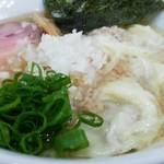 中華そば こてつ - ワンタン麺＋背脂