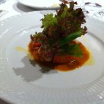 レストランひらまつ - オマール海老のミ・キュイ　ナッツクリームのキャラメル風味　ビスクソース