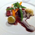 レストランひらまつ - 和牛ロースの炭火焼き　エピスの香りをつけた野菜