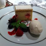 レストランひらまつ - ウエディングケーキのデザート