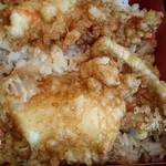 Sobadokorotsuchiya - タレの色は濃いめですが、
                      甘味控えめで意外にあっさりしています