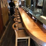 純手打ち 麺と未来 - 店内はカウンター席9席のみ