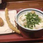 楽釜製麺所 - 冷たい温玉ぶっかけうどん、ごぼう天と！さくさく美味しいごぼう天！