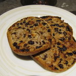 レストラン リューズ - チーズ用パン（これだけはロビュションのパン）