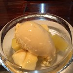 ルール ブルー - 季節のフルーツとバニラアイス 桃とキウイ