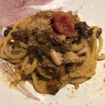 IL TEATRINO DA SALONE - イワシとサフランの太いパスタ