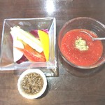 Buui - ランチのスープとサラダ