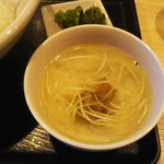 東京カルビ 羽田空港店 - お肉からも良い味が出てるスープ