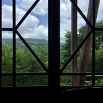 慈久庵 - 窓越しの風景