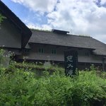 慈久庵 - 外観2  屋根の上には雑草が生えてます