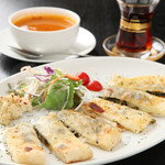 ジェイハン - 【ランチ】ギョズレメ
・ギョズレメ
・レンズ豆のスープ
・サラダ
・トルコのチャイ