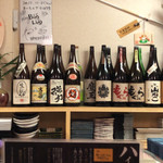 まいもんや かっぱ - いろんなお酒が並んでいます。