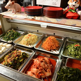 ★絶対頼みたい♪手作り惣菜が人気の種類豊富な韓国そうざいバー