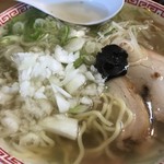 ラーメン 長さん - ☆黒にんにくのペーストと玉ねぎをドロップ♪