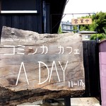 コミンカカフェ A DAY - 道に面した看板