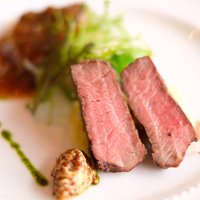 ドゥ ミル - ランチコース 4514円 の牛肉のロースト、牛肉の煮込み 粒マスタードソース