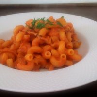 ヴィア トスカネッラ - カヴァタッピ・ベーコンと赤黄パブリカのトマトクリームソース
