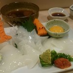 瀬戸際 - 地物いか刺身、黄身を付けて。