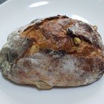チクテベーカリー - リュスティック（アーモンド＋チーズ）