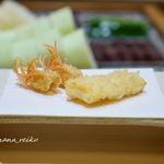 たきや - 海老の脚二尾、とうもろこし