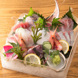 "Assorted boxed sashimi", a specialty of the chef's connoisseurs