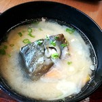 大乃屋 - ぶりプリ丼ぶり1000円のあら汁